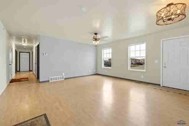 264 Trenton Ln - Photo 2 of 21