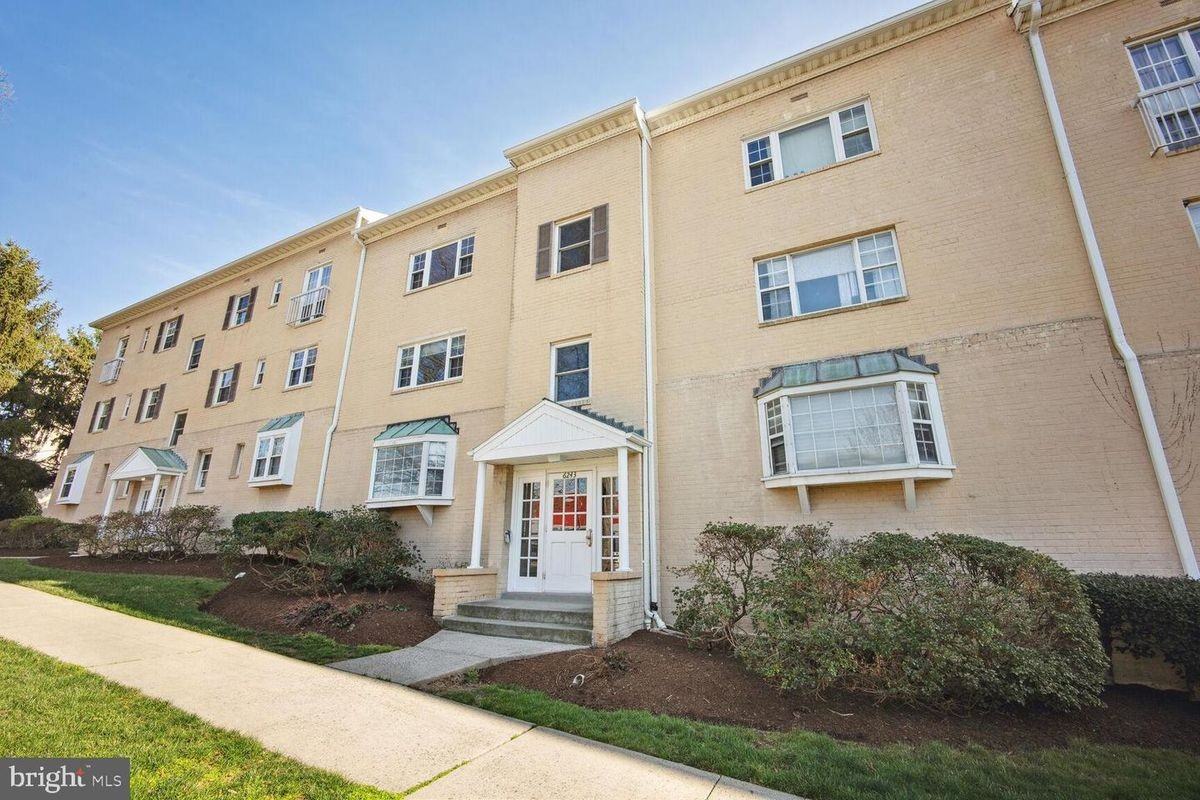 6243 Wilson Blvd ##301 - Photo 2 of 13