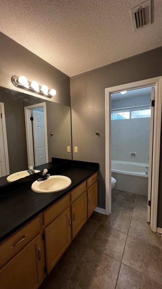 113 Georgia Ave - Photo 4 of 47