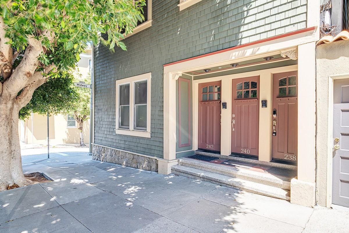 242 Francisco St - Photo 2 of 34