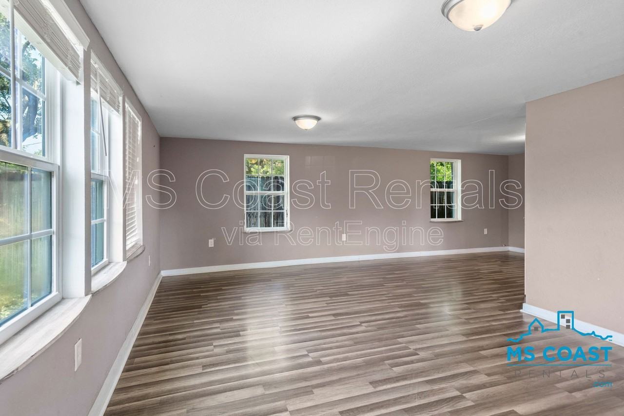 2538 Bryn Mawr Ave - Photo 4 of 25