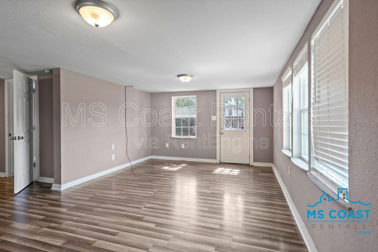 2538 Bryn Mawr Ave - Photo 5 of 25