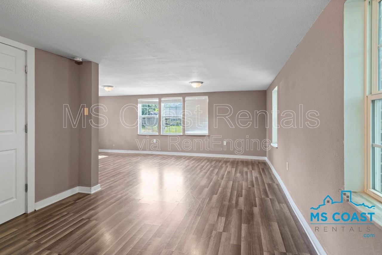 2538 Bryn Mawr Ave - Photo 6 of 25