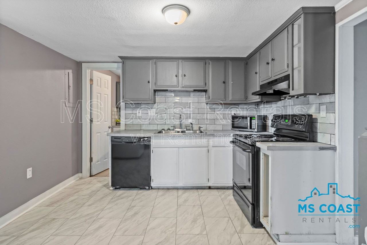 2538 Bryn Mawr Ave - Photo 7 of 25