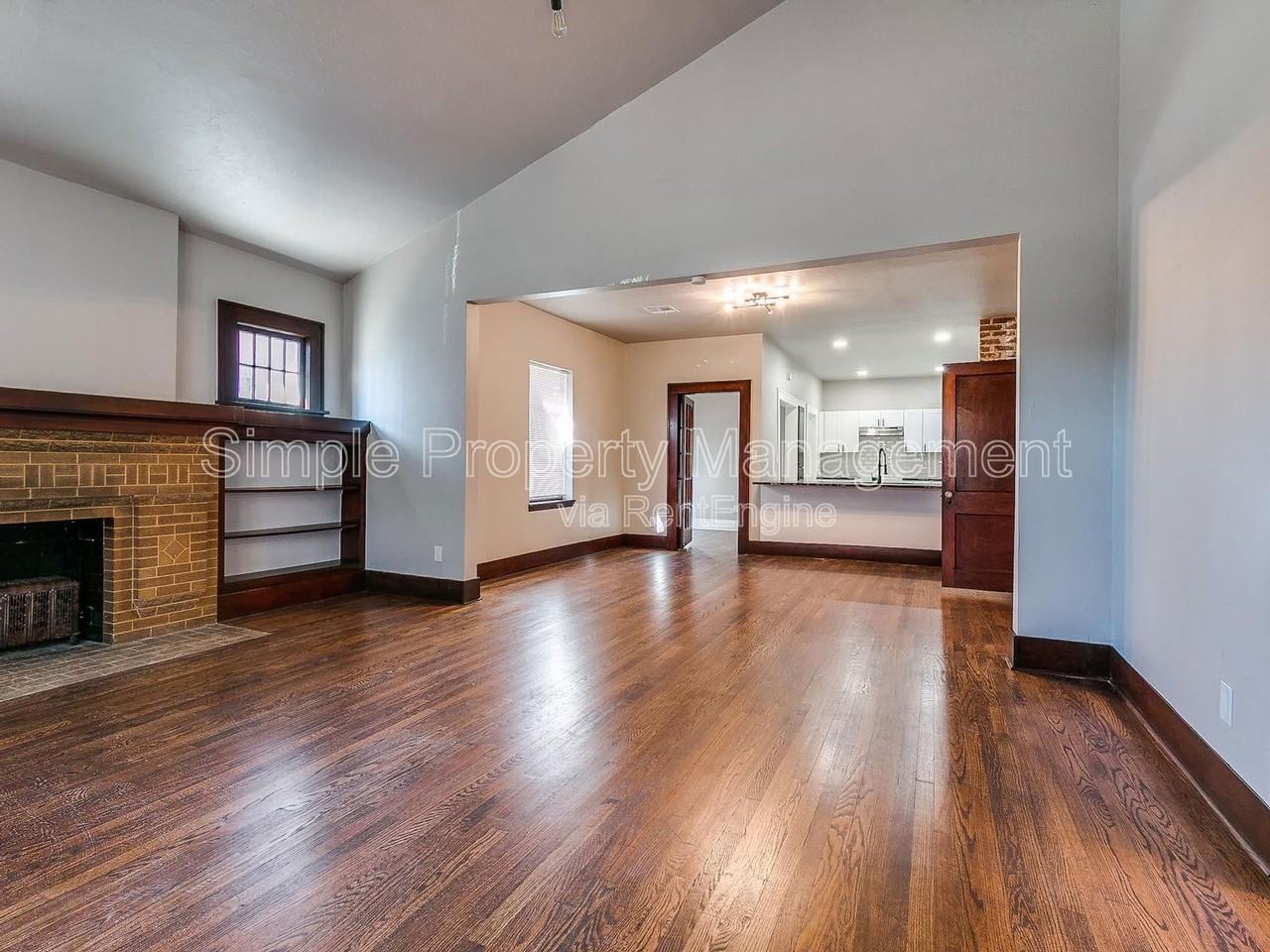 421 Nw 25th St - Photo 3 of 22