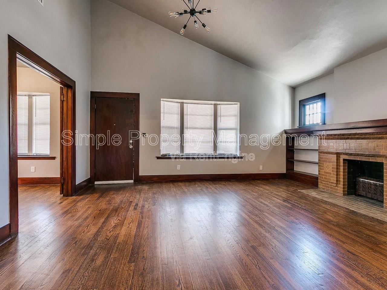 421 Nw 25th St - Photo 2 of 22