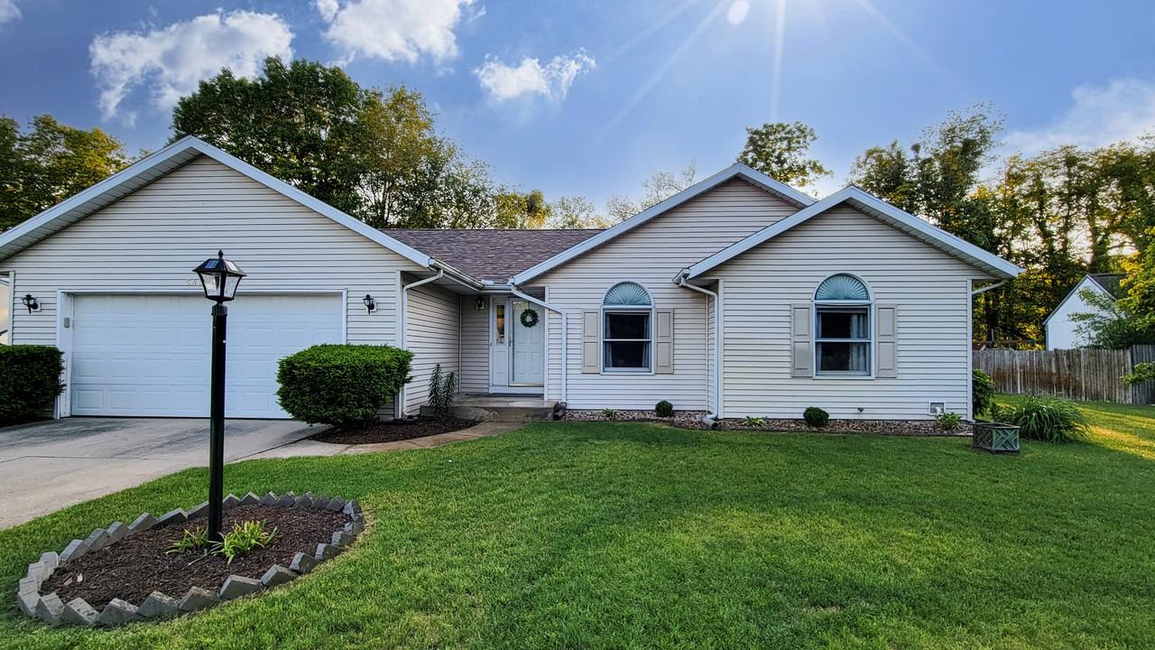 54699 Dawn Dr - Photo 2 of 12