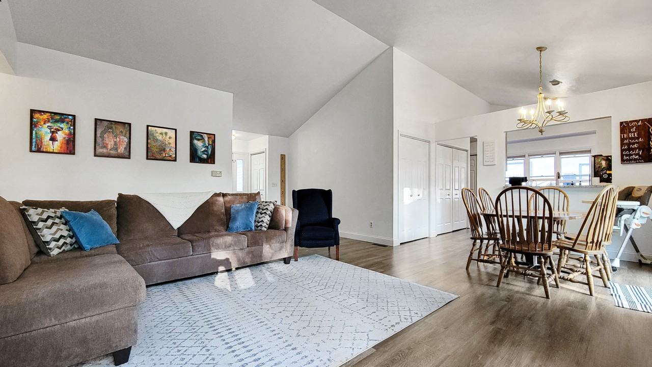 54699 Dawn Dr - Photo 3 of 12