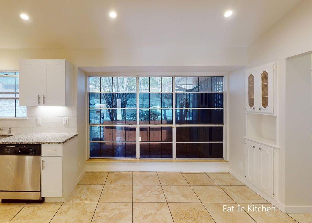 922 Clearview Dr - Photo 3 of 17