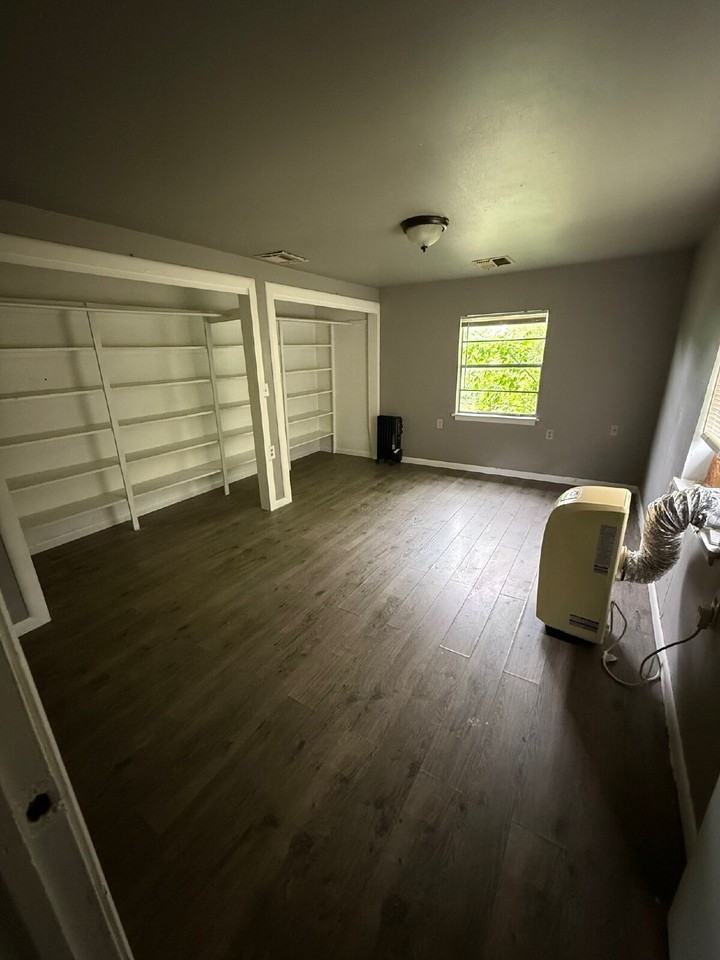1222 Nw 8th St - Photo 7 of 9