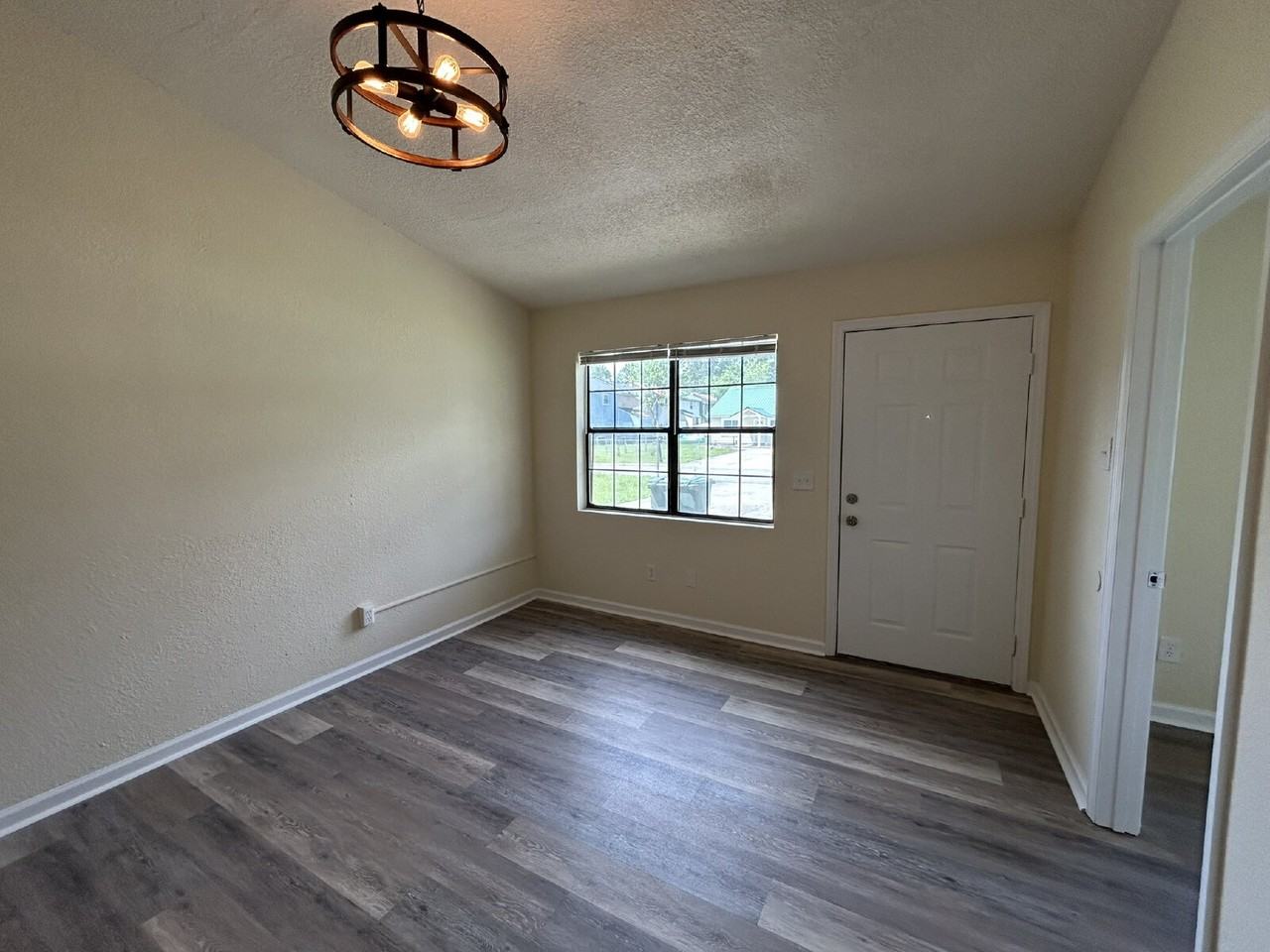 722 Sharon St - Photo 3 of 10
