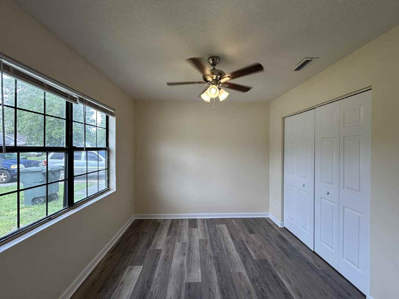 722 Sharon St - Photo 4 of 10