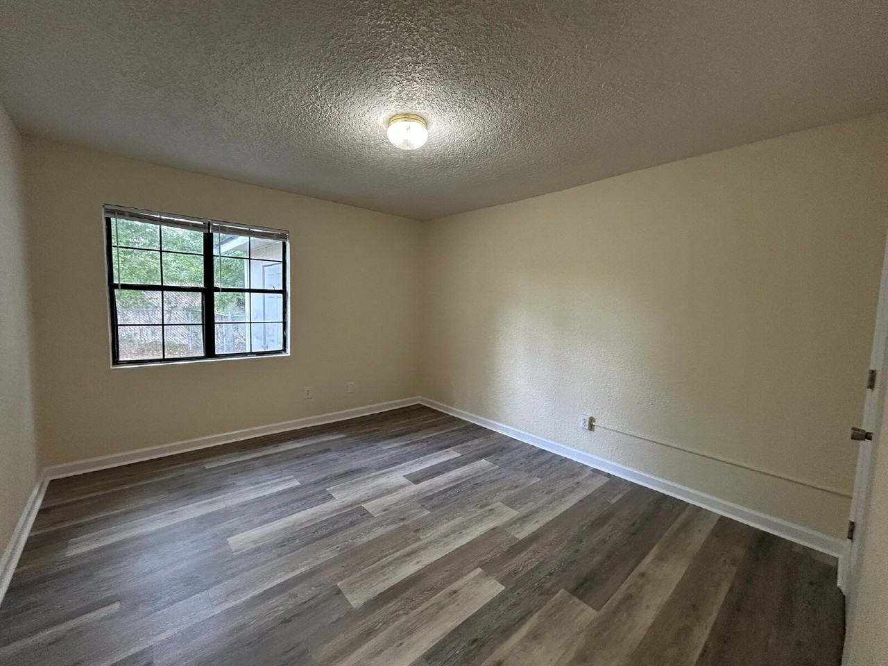 722 Sharon St - Photo 7 of 10