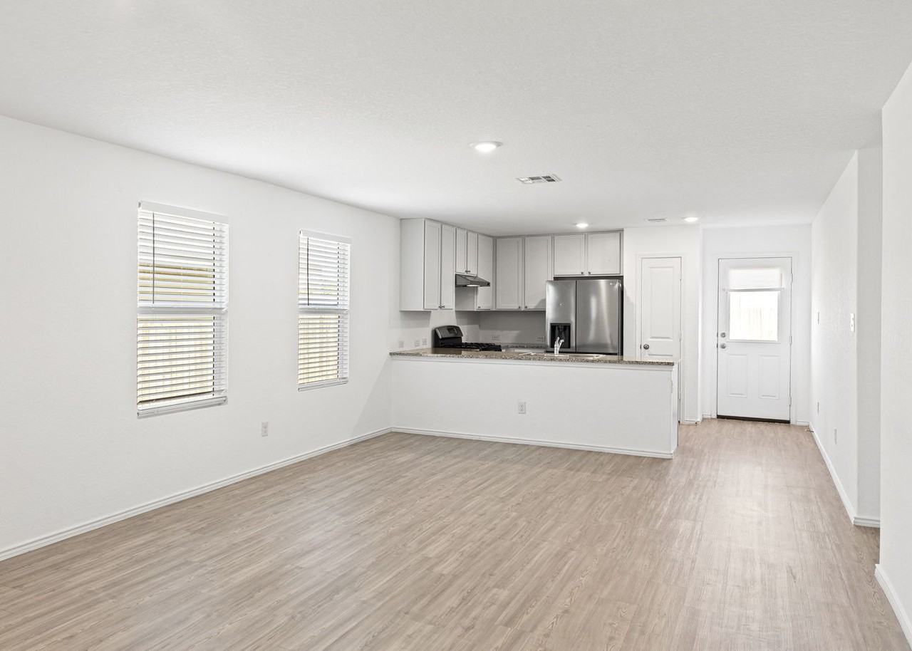 10129 Bridgton Ml - Photo 4 of 24