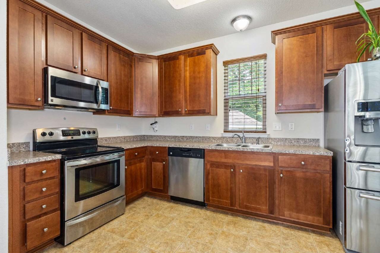 1514 Corprew Ave - Photo 3 of 9