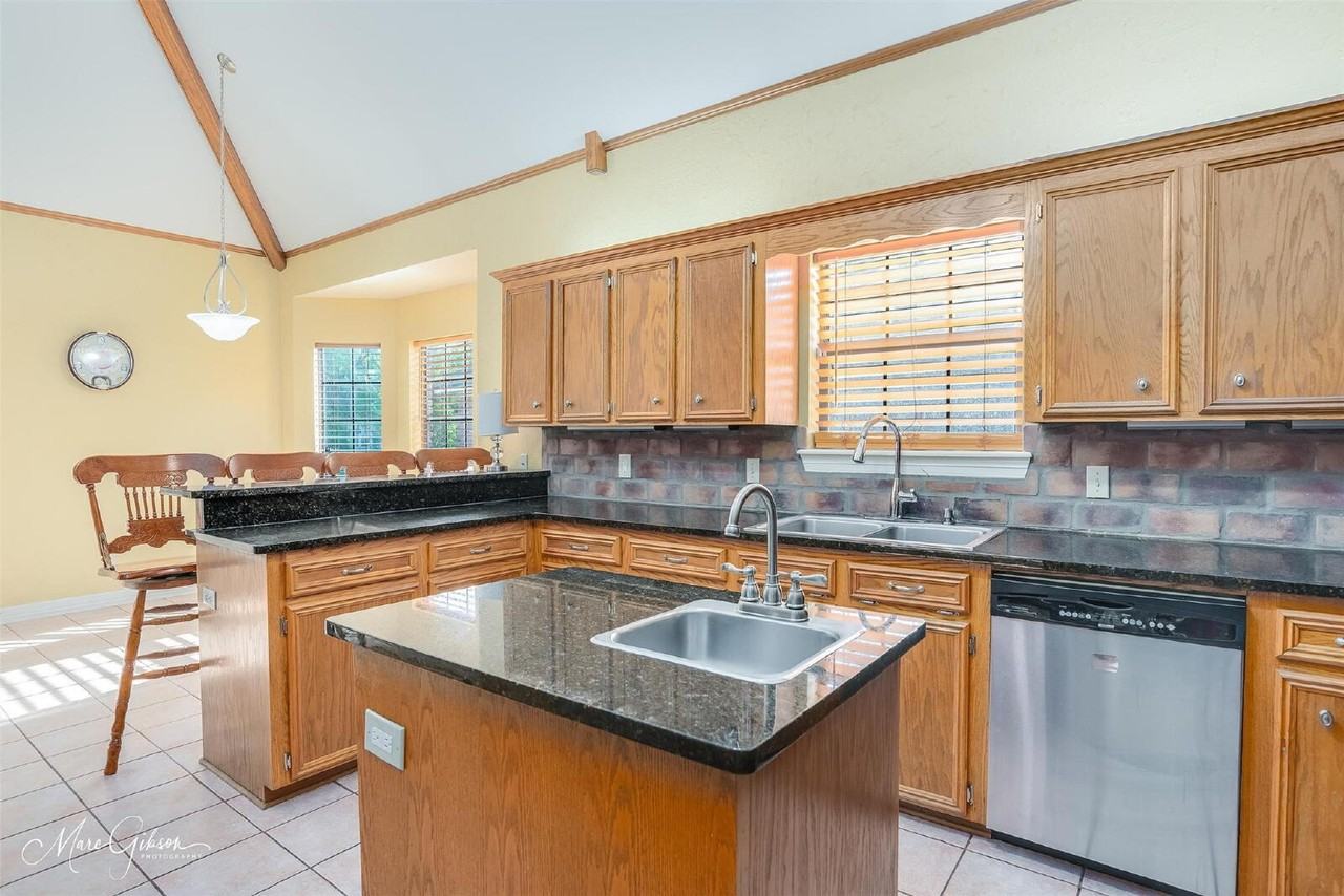 462 Mayfair Ct - Photo 6 of 22