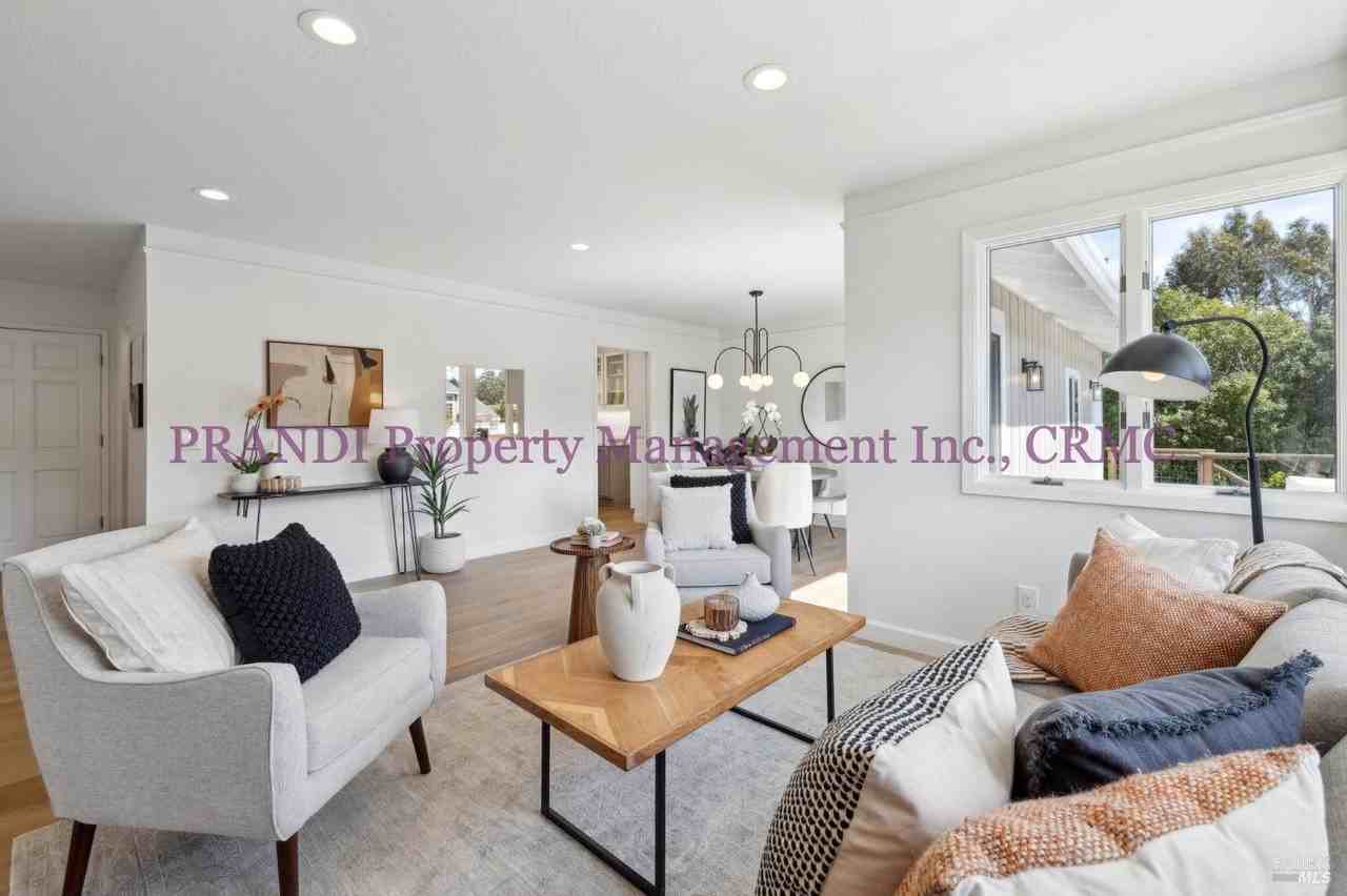 880 Chamberlain Ct - Photo 2 of 33