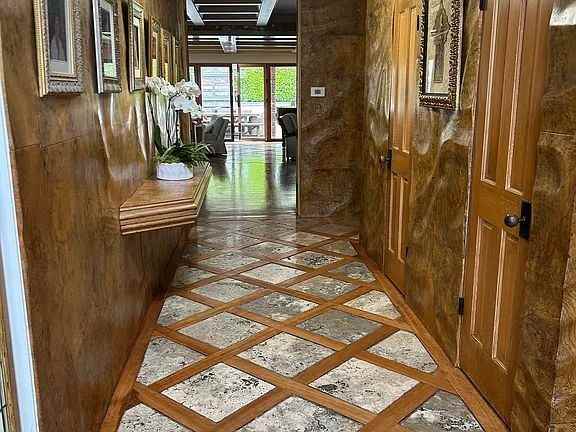 525 Undisclosed - Photo 5 of 40