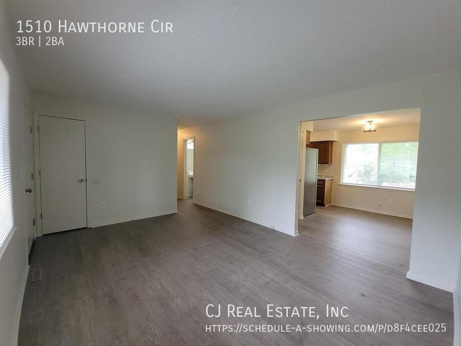 1510 Hawthorne Cir - Photo 2 of 12
