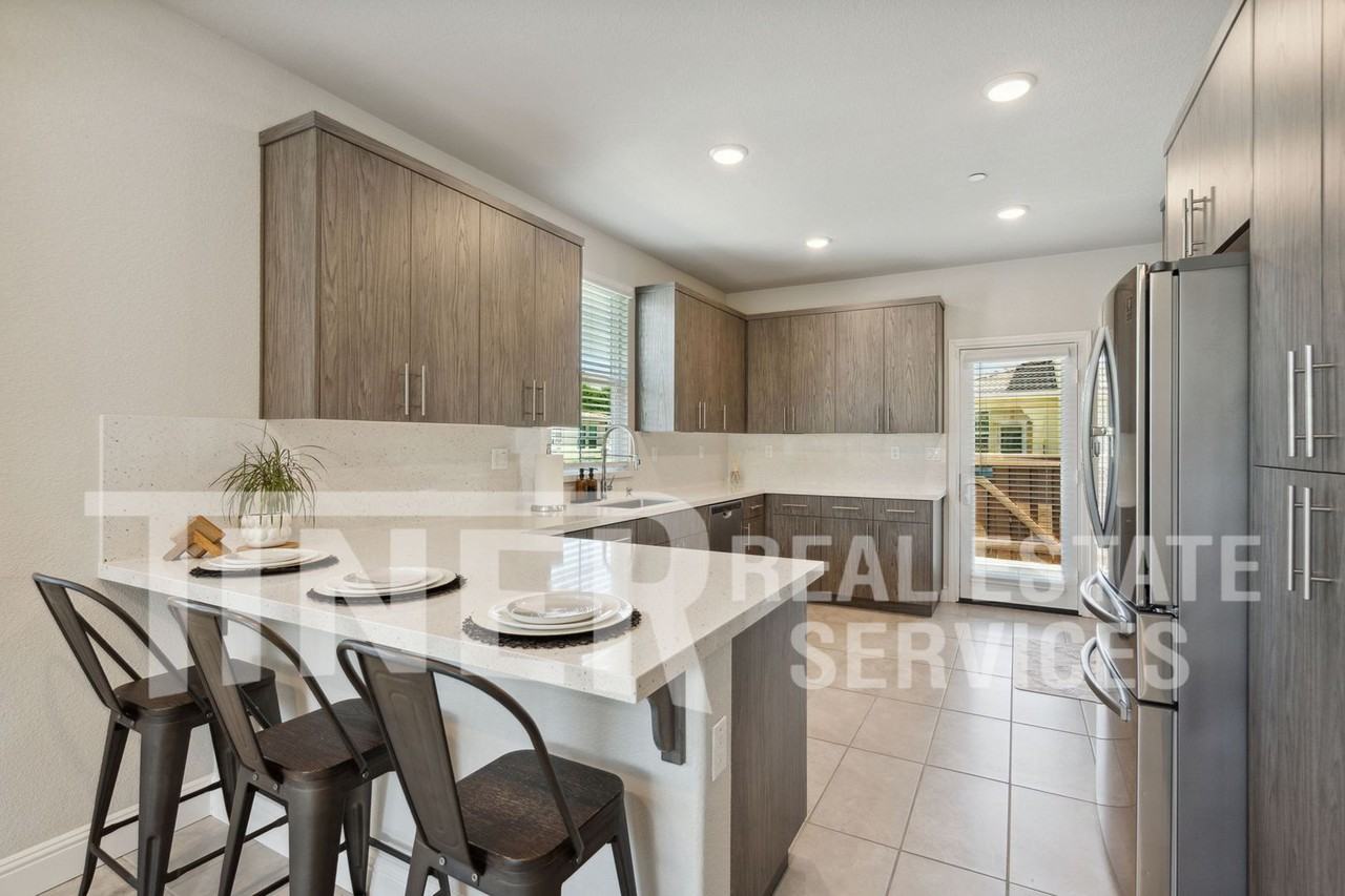 10899 Portico Cir - Photo 3 of 26