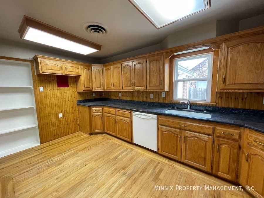 1222 S Milam St - Photo 3 of 15