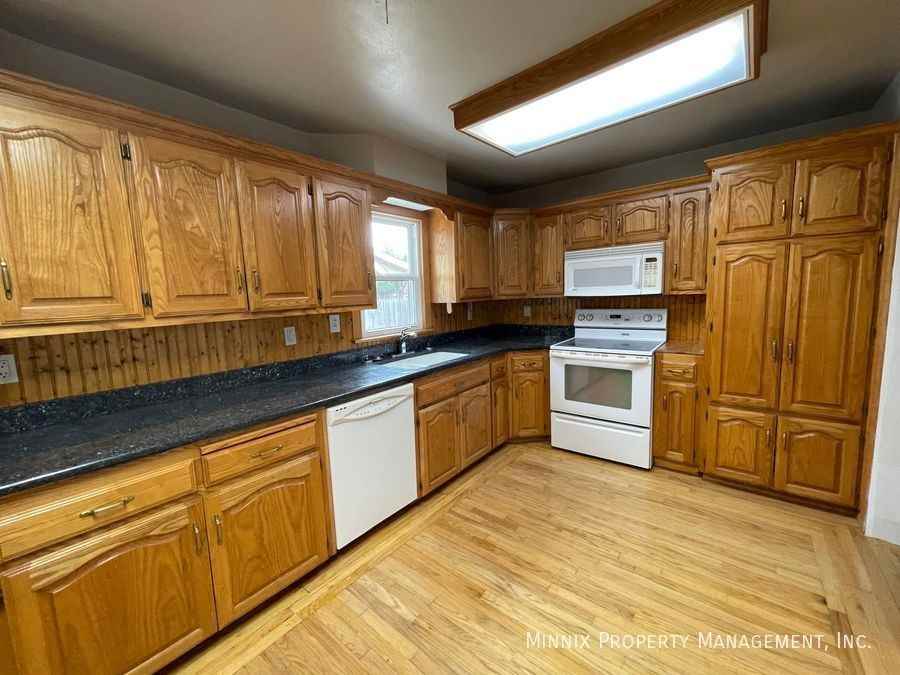 1222 S Milam St - Photo 4 of 15