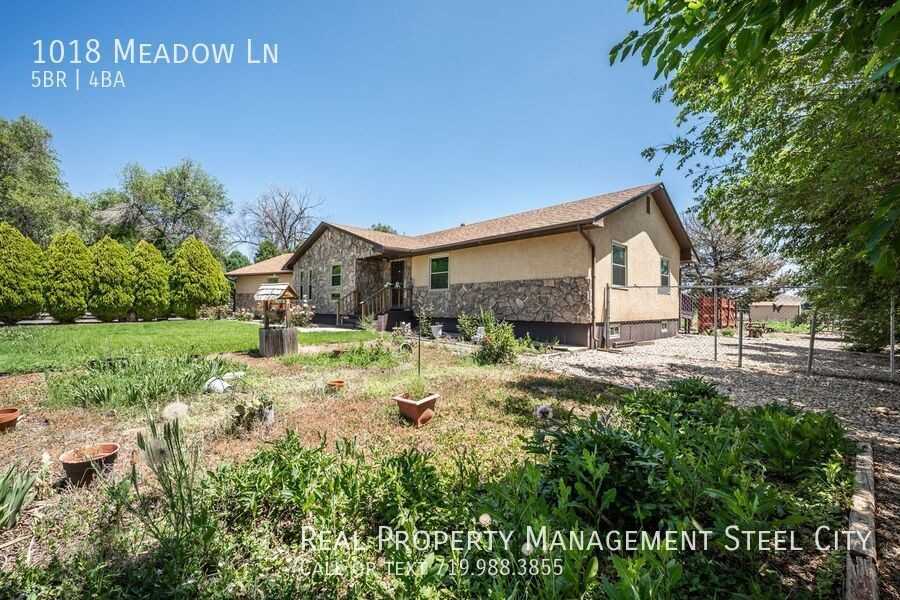 1018 Meadow Ln - Photo 3 of 50