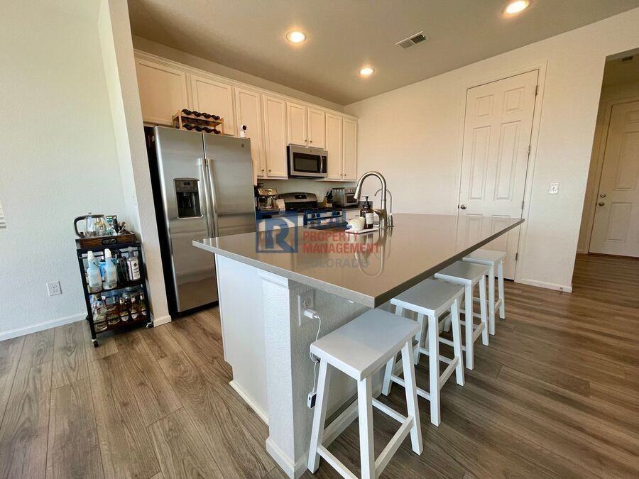 7085 Boreal Dr - Photo 3 of 22