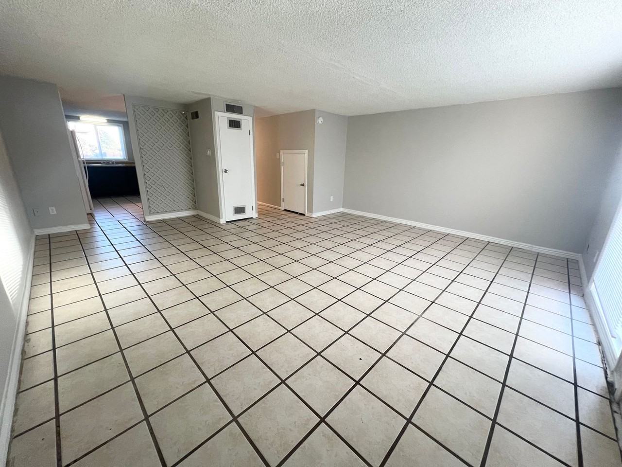 4220 Loomis Ave - Photo 2 of 17