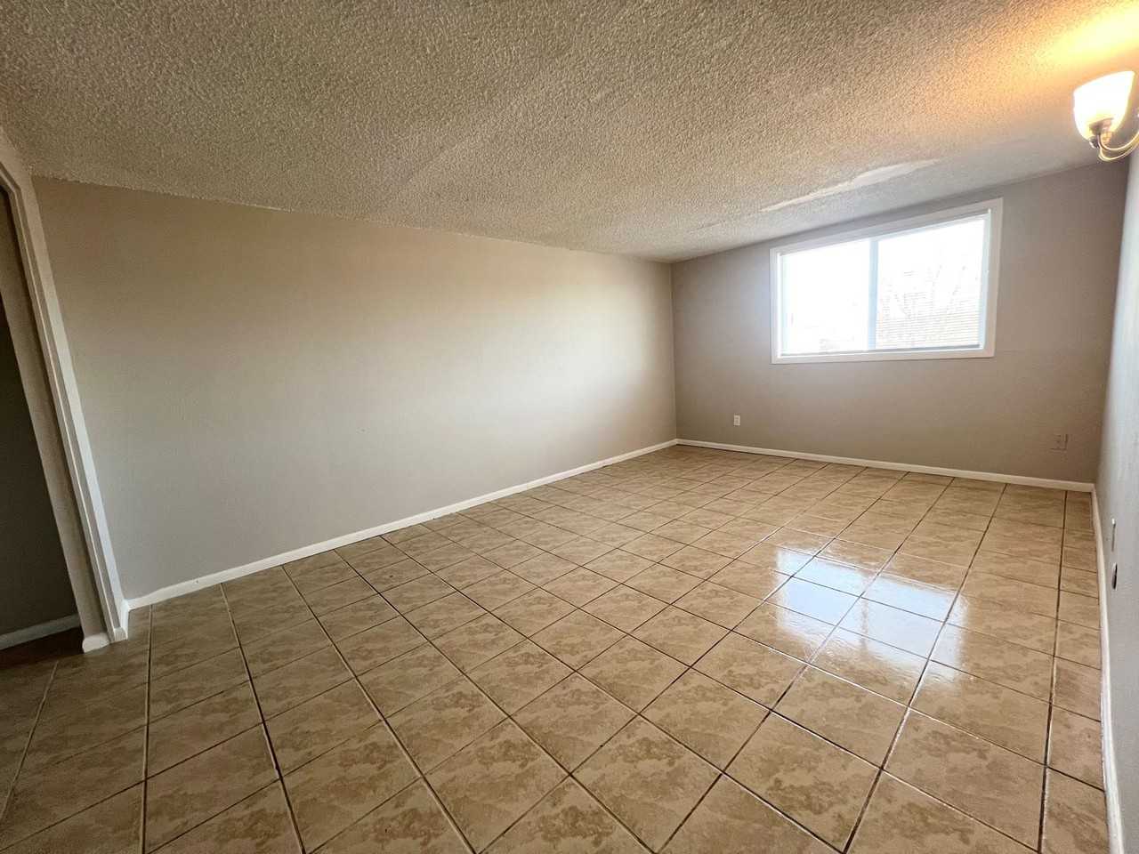 4220 Loomis Ave - Photo 7 of 17