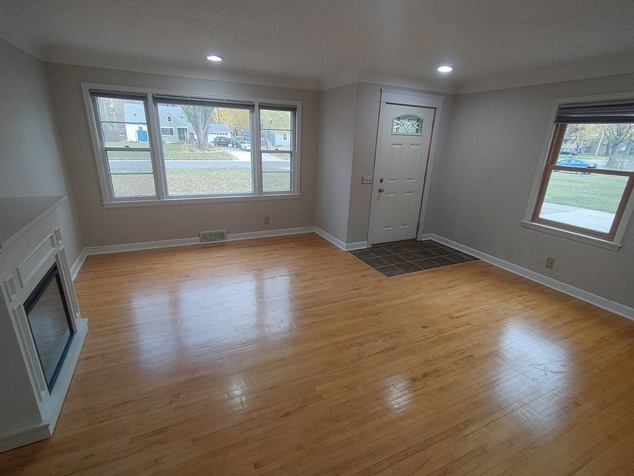 9038 Tyler St Ne #NA - Photo 4 of 14