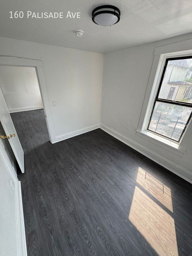 160 Palisade Ave - Photo 7 of 21