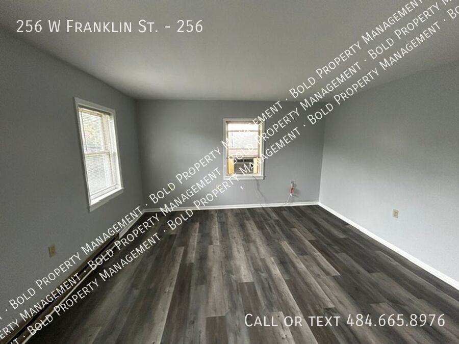 256 W Franklin St #256 - Photo 2 of 9