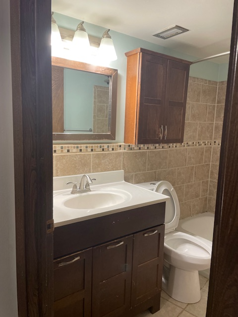 711 11th Ave S #7 - Photo 5 of 11