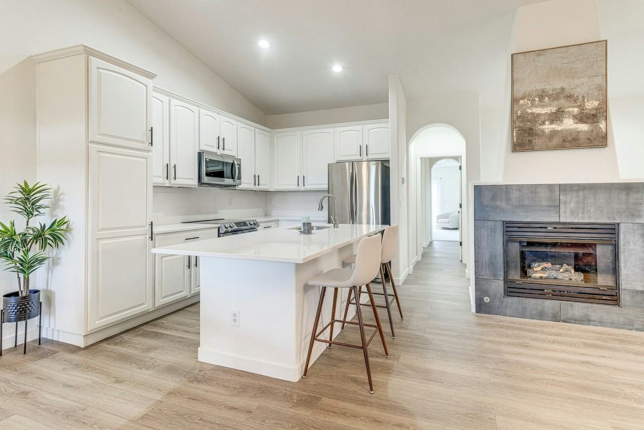 23043 East Ontario Drive, Unit 105 - Photo 2 of 31