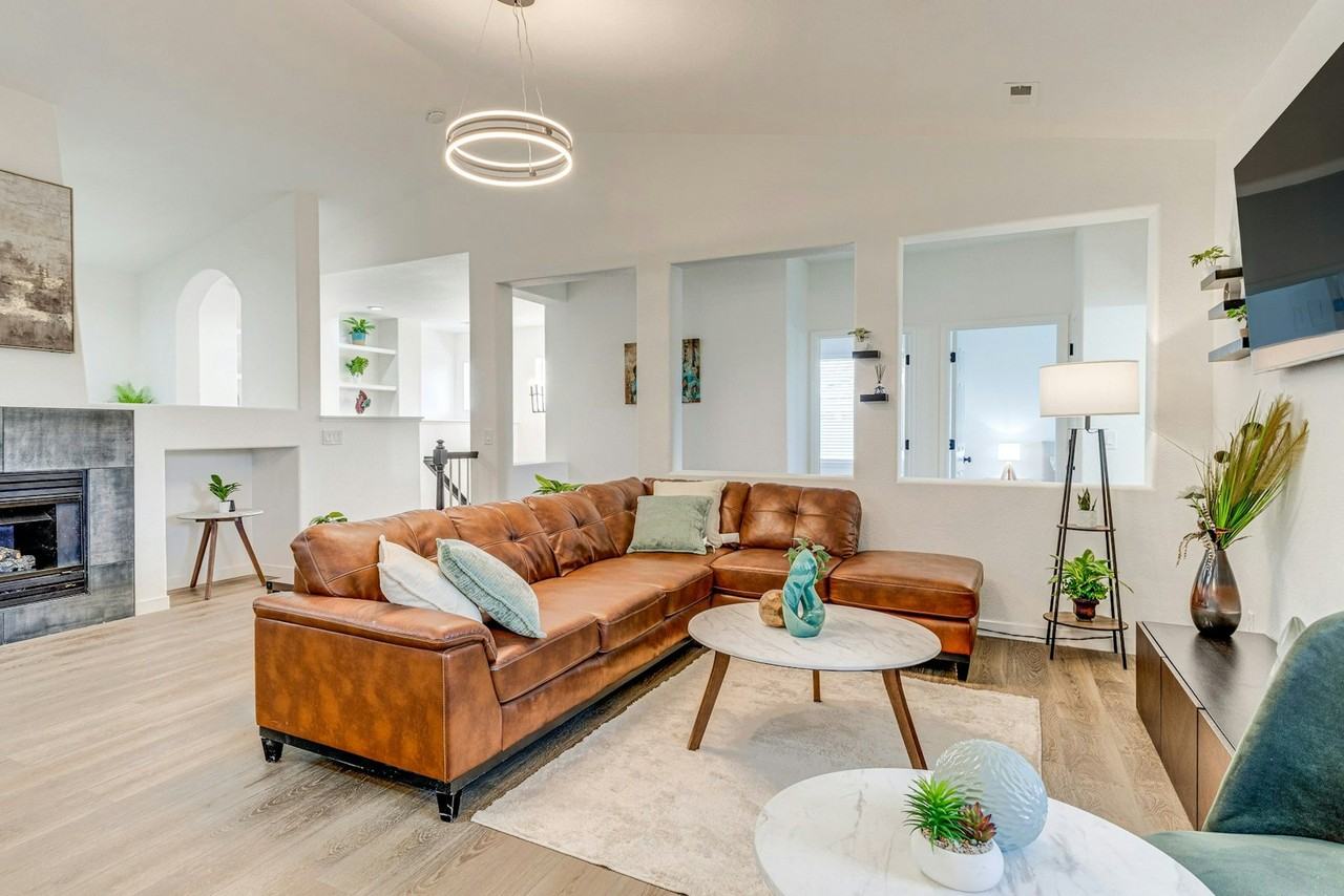 23043 East Ontario Drive, Unit 105 - Photo 6 of 31