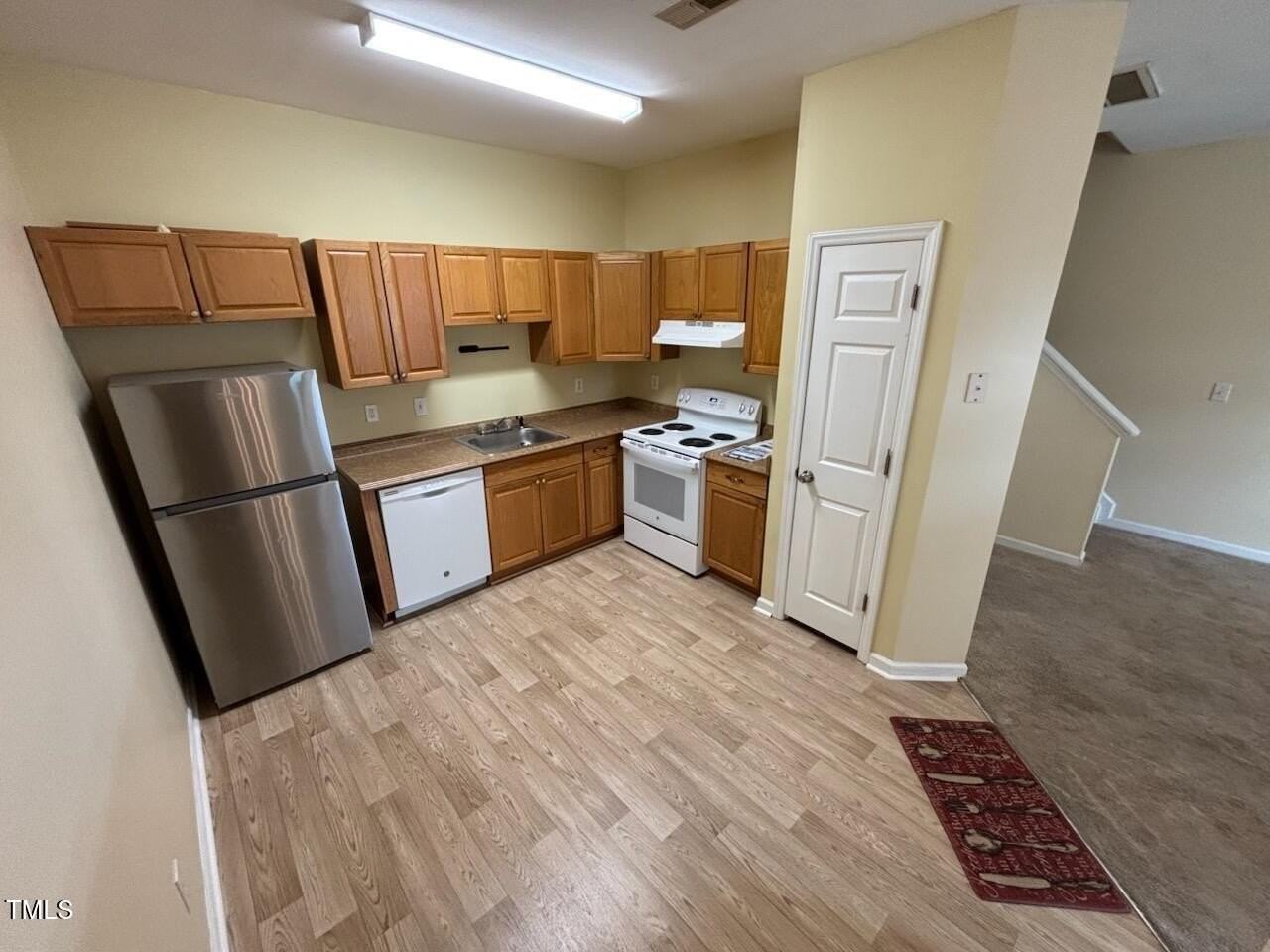 1311 Canyon Rock Ct - Photo 4 of 11