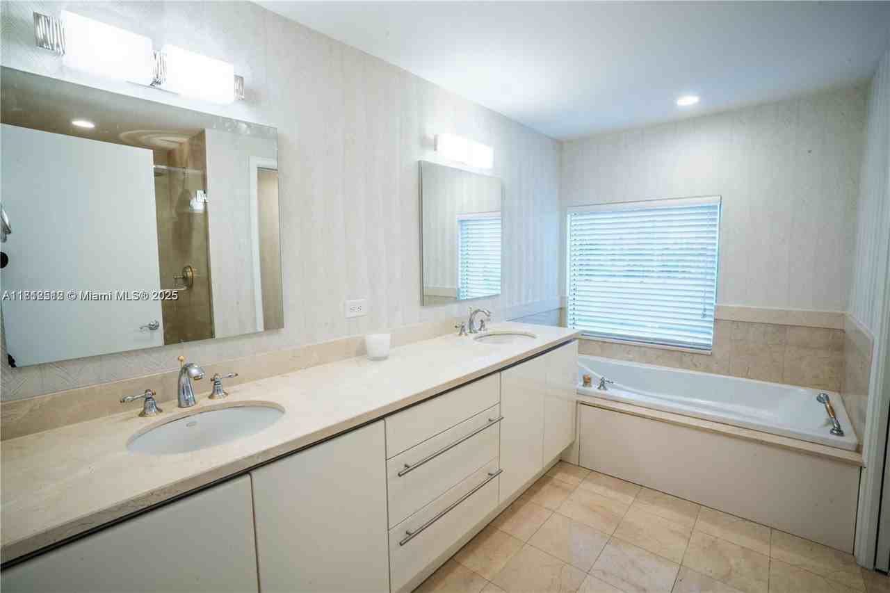 3400 Sw 27th Ave #705 - Photo 3 of 8