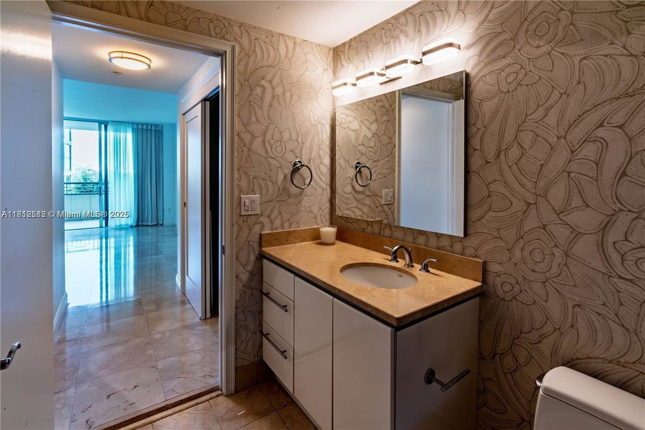 3400 Sw 27th Ave #705 - Photo 4 of 8