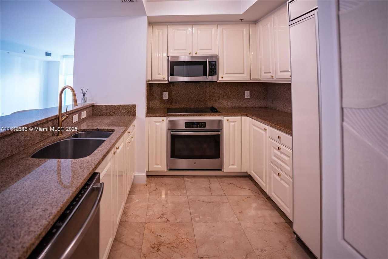 3400 Sw 27th Ave #705 - Photo 7 of 8