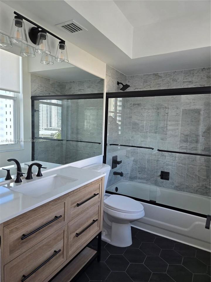 800 Claughton Island Dr #1205 - Photo 6 of 8