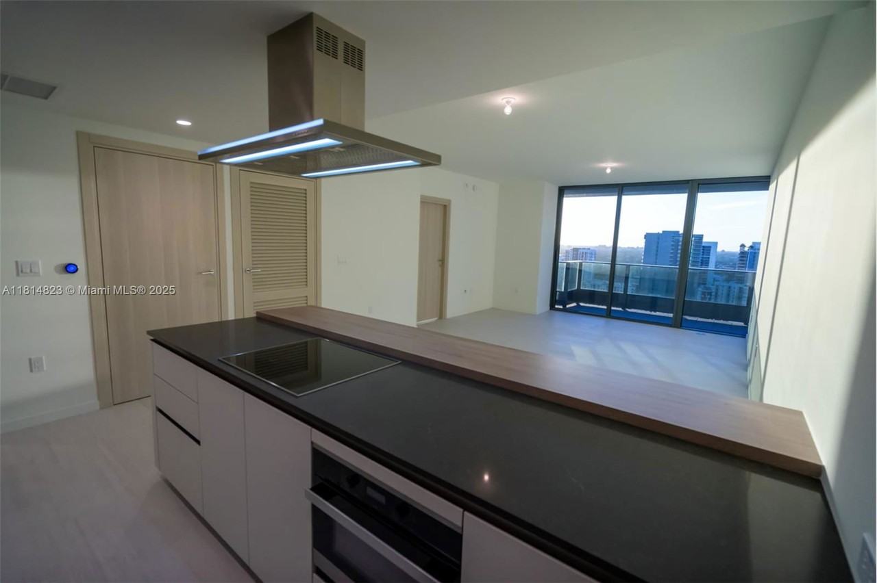 1000 Brickell Plaza #2506 - Photo 6 of 8