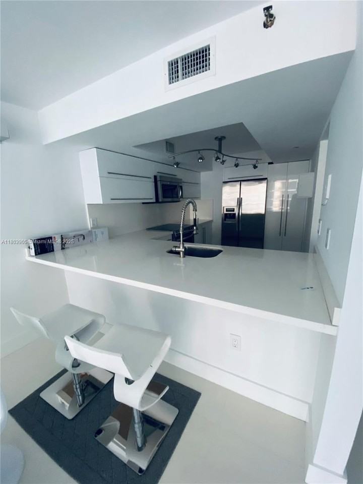 555 Northeast 15th Street #27G - Photo 4 of 10