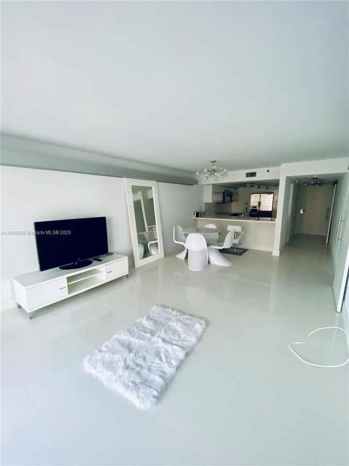 555 Northeast 15th Street #27G - Photo 5 of 10