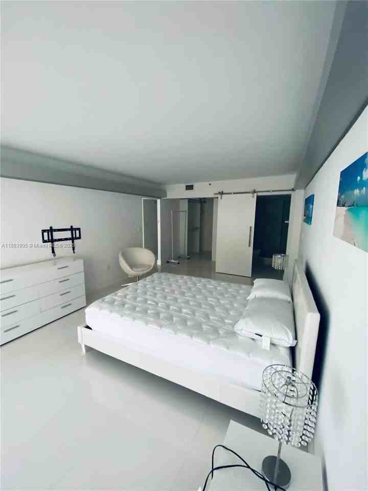 555 Northeast 15th Street #27G - Photo 7 of 10