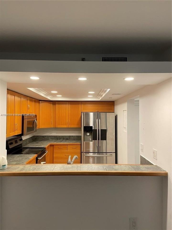 555 Northeast 15th Street #16F - Photo 3 of 8