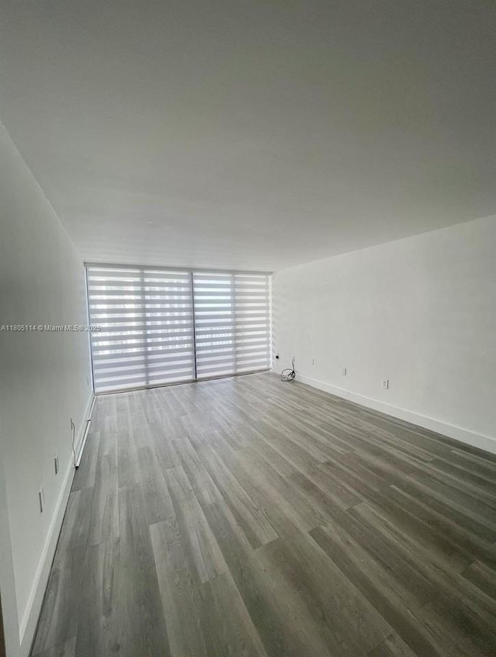 555 Northeast 15th Street #16F - Photo 4 of 8