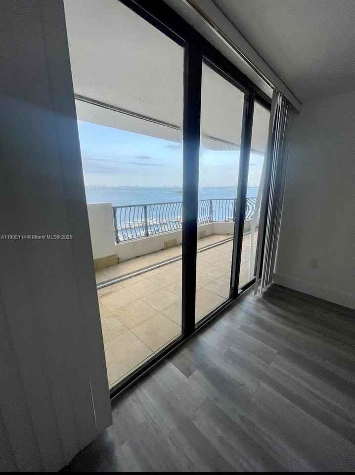 555 Northeast 15th Street #16F - Photo 6 of 8