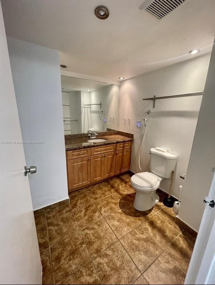 555 Northeast 15th Street #16F - Photo 7 of 8