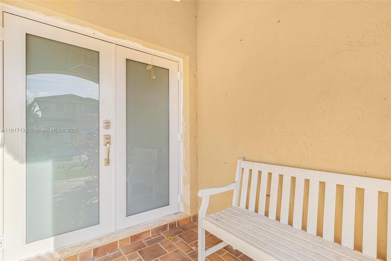 21403 Sw 89th Pl #0 - Photo 2 of 23